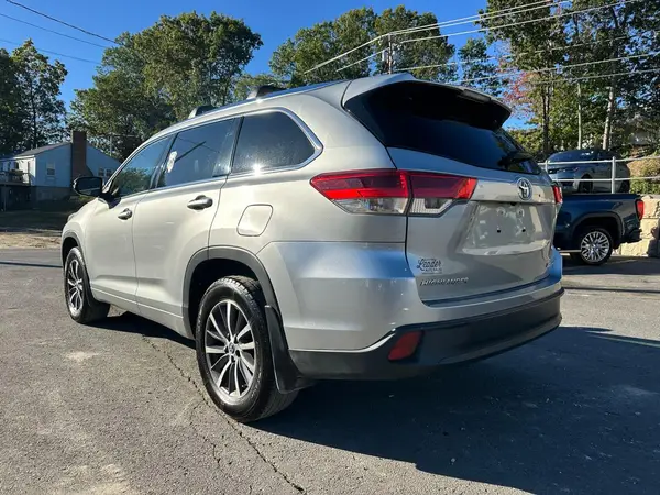 5TDJZRFH1HS376789 2017 TOYOTA HIGHLANDER - Image 2