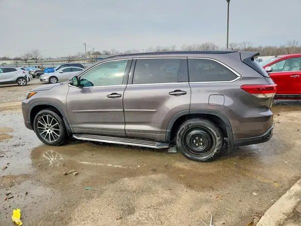 5TDJZRFH1HS378929 2017 TOYOTA HIGHLANDER - Image 2