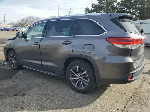5TDJZRFH1HS384438 2017 TOYOTA HIGHLANDER - Image 2