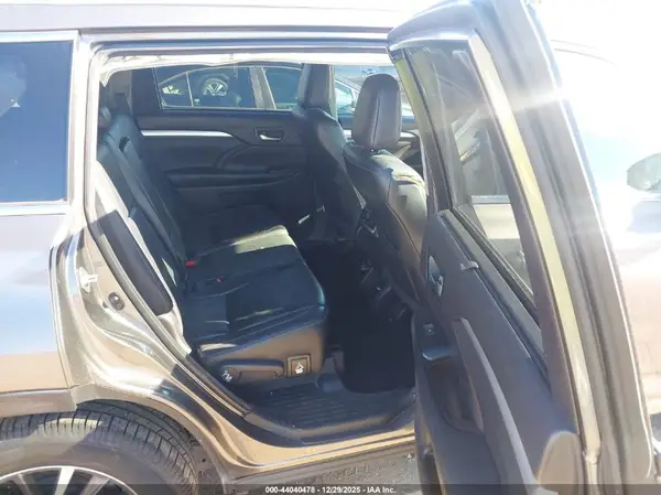 5TDJZRFH1HS387789 2017 TOYOTA HIGHLANDER - Image 8