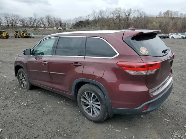 5TDJZRFH1HS387842 2017 TOYOTA HIGHLANDER - Image 2
