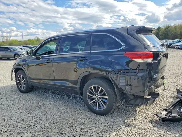 5TDJZRFH1HS390174 2017 TOYOTA HIGHLANDER - Image 2
