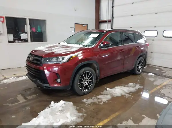 5TDJZRFH1HS391275 2017 TOYOTA HIGHLANDER - Image 2