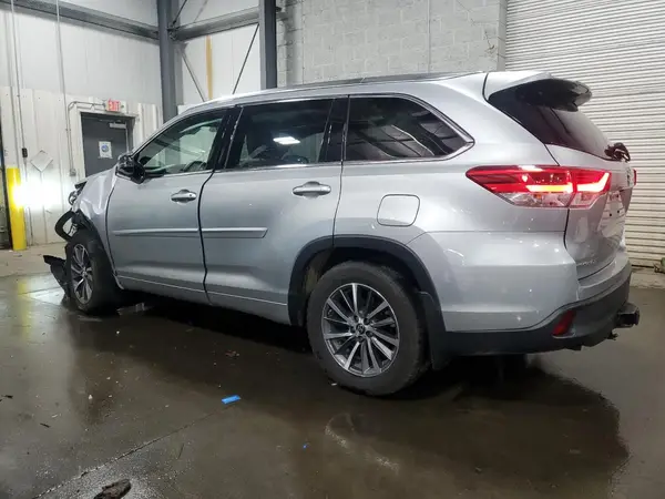 5TDJZRFH1HS391776 2017 TOYOTA HIGHLANDER - Image 2