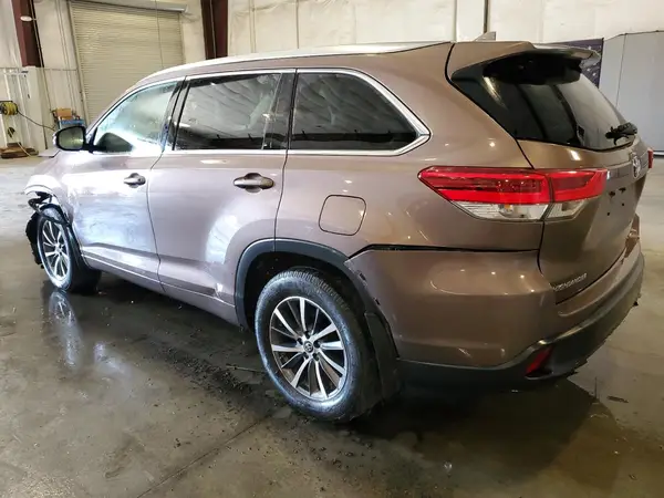 5TDJZRFH1HS392927 2017 TOYOTA HIGHLANDER - Image 2