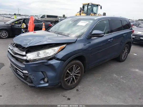 5TDJZRFH1HS394192 2017 TOYOTA HIGHLANDER - Image 2