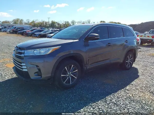 5TDJZRFH1HS394225 2017 TOYOTA HIGHLANDER - Image 2