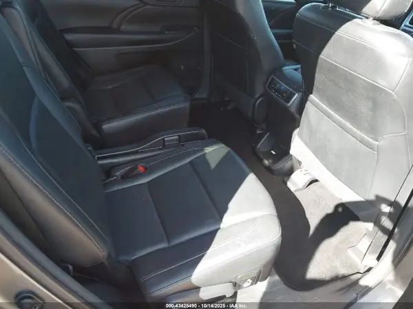 5TDJZRFH1HS394225 2017 TOYOTA HIGHLANDER - Image 8