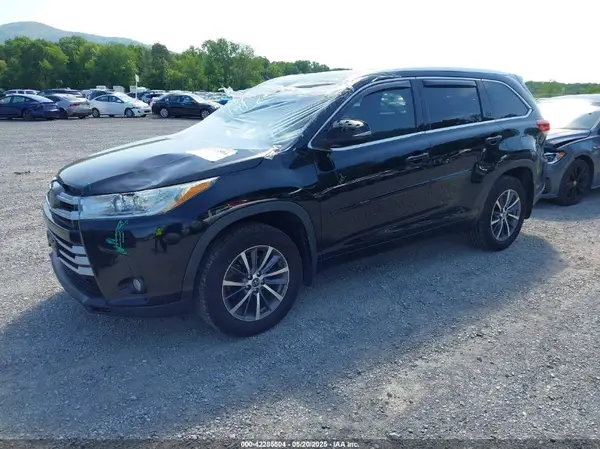 5TDJZRFH1HS394399 2017 TOYOTA HIGHLANDER - Image 2