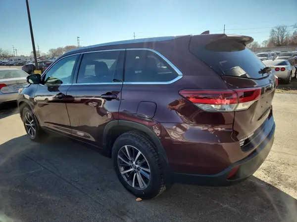 5TDJZRFH1HS394967 2017 TOYOTA HIGHLANDER - Image 2