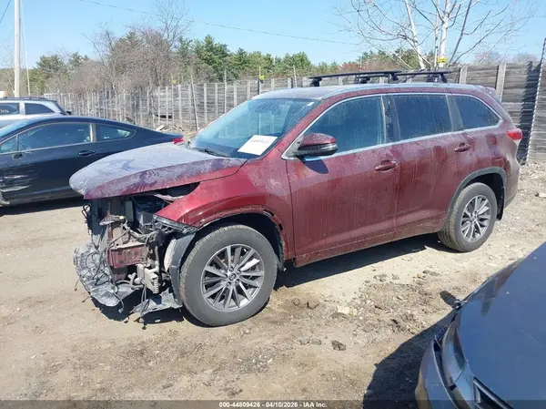 5TDJZRFH1HS396394 2017 TOYOTA HIGHLANDER - Image 2