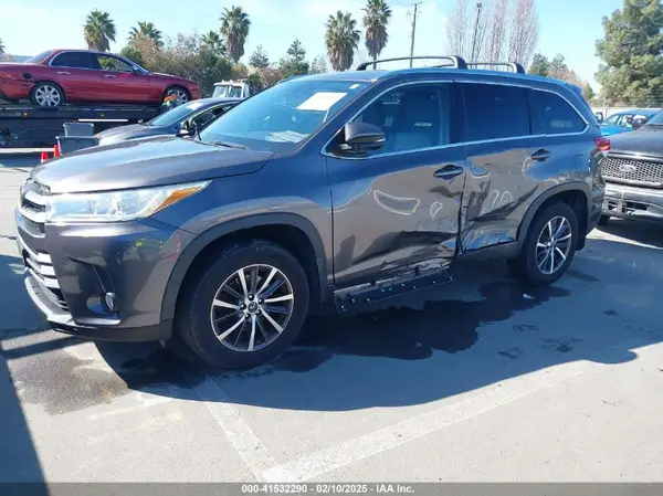 5TDJZRFH1HS397559 2017 TOYOTA HIGHLANDER - Image 2