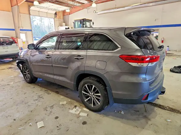 5TDJZRFH1HS398601 2017 TOYOTA HIGHLANDER - Image 2