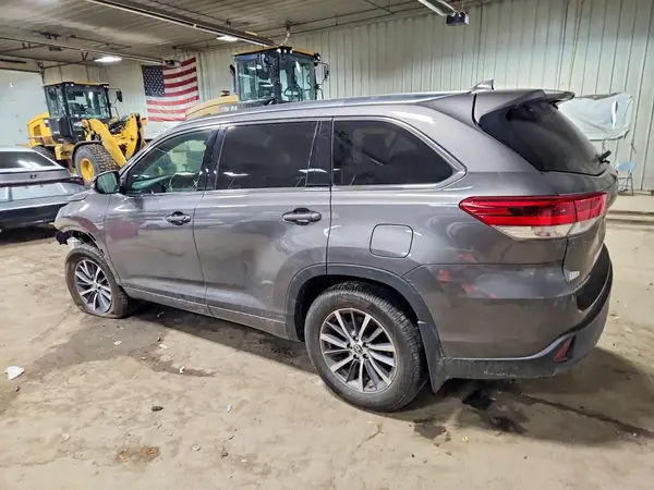 5TDJZRFH1HS399277 2017 TOYOTA HIGHLANDER - Image 2
