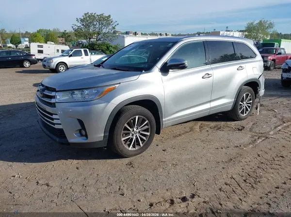 5TDJZRFH1HS403750 2017 TOYOTA HIGHLANDER - Image 2