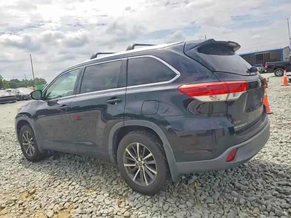 5TDJZRFH1HS403845 2017 TOYOTA HIGHLANDER - Image 2