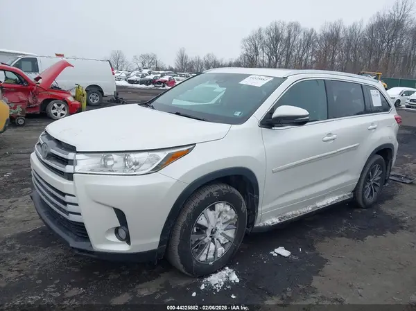 5TDJZRFH1HS404672 2017 TOYOTA HIGHLANDER - Image 2