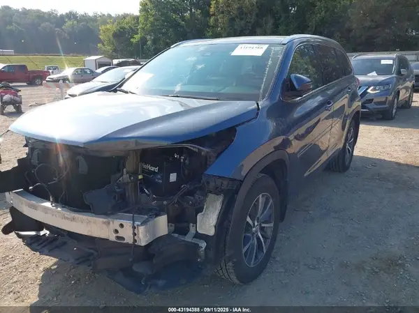 5TDJZRFH1HS405112 2017 TOYOTA HIGHLANDER - Image 2