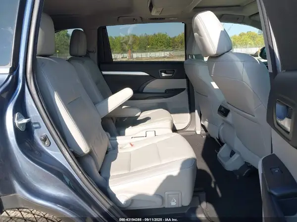 5TDJZRFH1HS405112 2017 TOYOTA HIGHLANDER - Image 8
