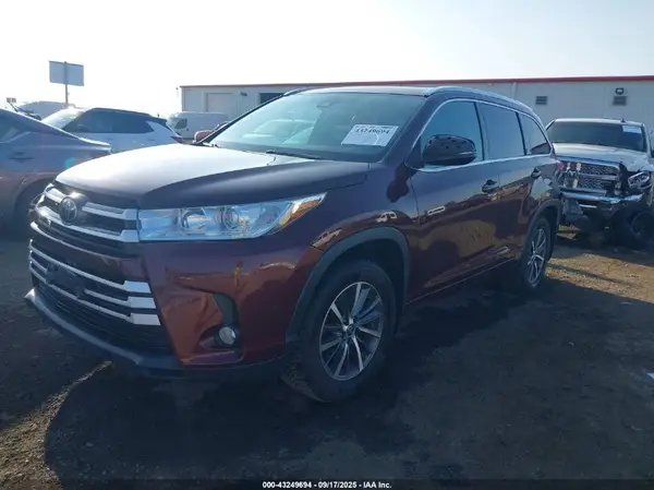 5TDJZRFH1HS408091 2017 TOYOTA HIGHLANDER - Image 2