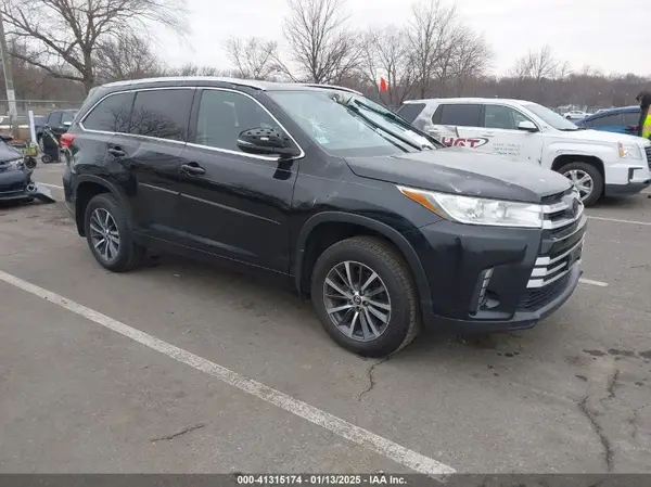 5TDJZRFH1HS412805 2017 TOYOTA HIGHLANDER - Image 1