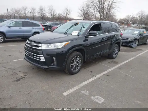 5TDJZRFH1HS412805 2017 TOYOTA HIGHLANDER - Image 2