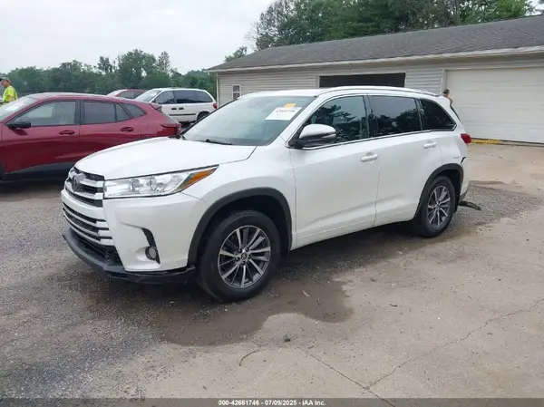5TDJZRFH1HS415302 2017 TOYOTA HIGHLANDER - Image 2