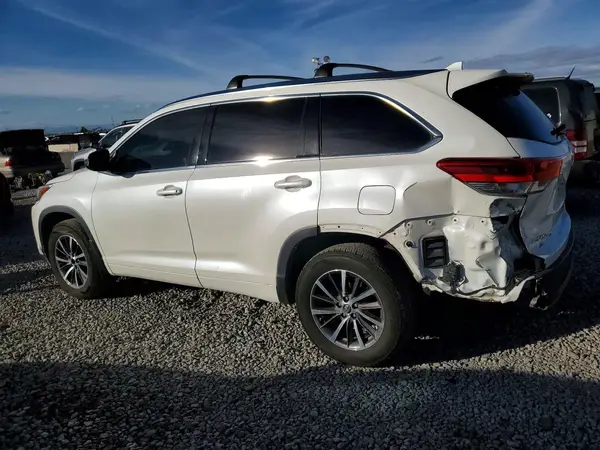 5TDJZRFH1HS418927 2017 TOYOTA HIGHLANDER - Image 2