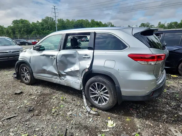 5TDJZRFH1HS419267 2017 TOYOTA HIGHLANDER - Image 2