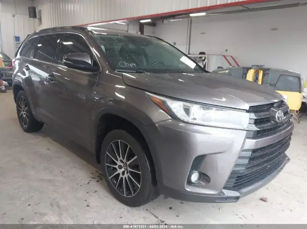 5TDJZRFH1HS421164 2017 TOYOTA HIGHLANDER - Image 1