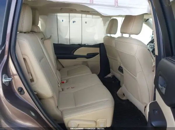 5TDJZRFH1HS425974 2017 TOYOTA HIGHLANDER - Image 8
