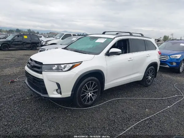 5TDJZRFH1HS426753 2017 TOYOTA HIGHLANDER - Image 2