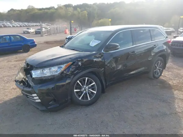 5TDJZRFH1HS427837 2017 TOYOTA HIGHLANDER - Image 2