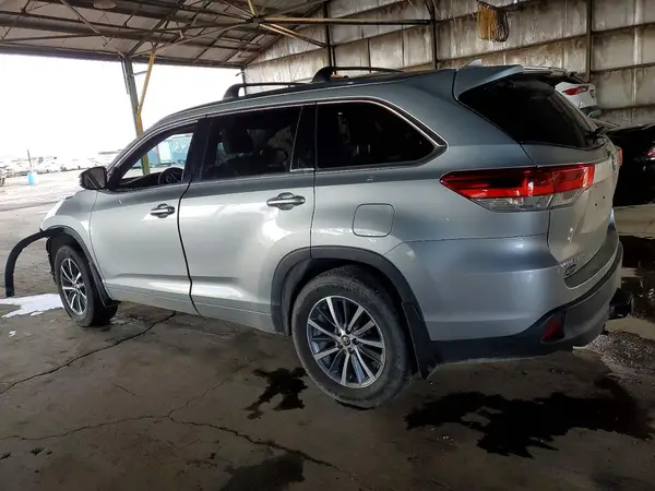 5TDJZRFH1HS434271 2017 TOYOTA HIGHLANDER - Image 2