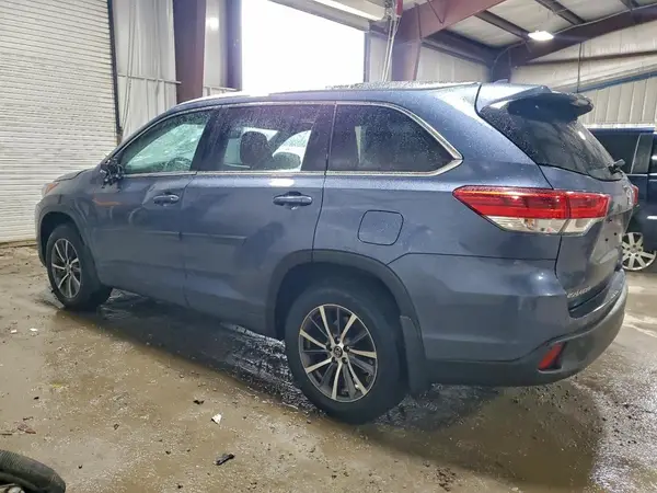 5TDJZRFH1HS435100 2017 TOYOTA HIGHLANDER - Image 2