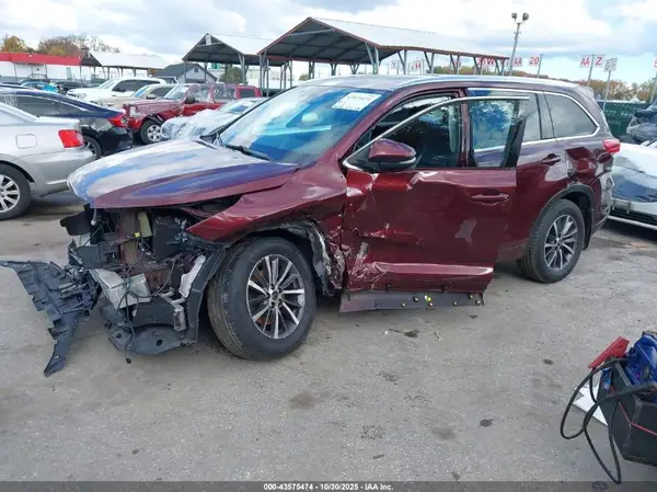 5TDJZRFH1HS439471 2017 TOYOTA HIGHLANDER - Image 2