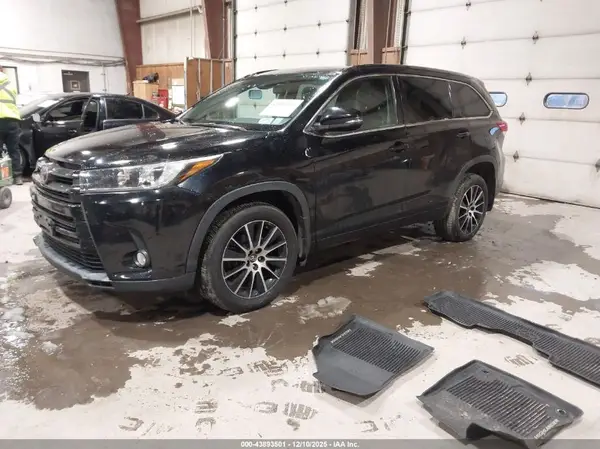 5TDJZRFH1HS442158 2017 TOYOTA HIGHLANDER - Image 2