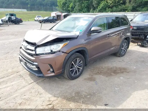5TDJZRFH1HS443200 2017 TOYOTA HIGHLANDER - Image 2
