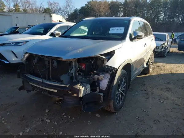 5TDJZRFH1HS443505 2017 TOYOTA HIGHLANDER - Image 2