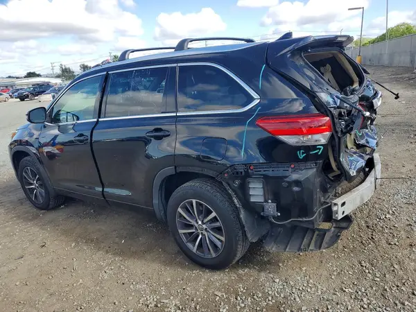 5TDJZRFH1HS445853 2017 TOYOTA HIGHLANDER - Image 2