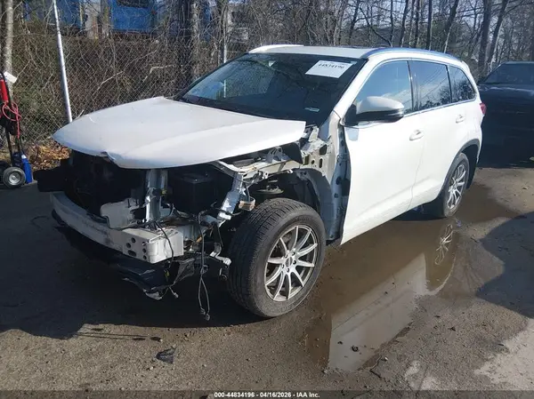 5TDJZRFH1HS450499 2017 TOYOTA HIGHLANDER - Image 2