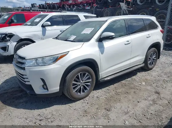 5TDJZRFH1HS456254 2017 TOYOTA HIGHLANDER - Image 2