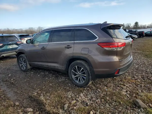 5TDJZRFH1HS457291 2017 TOYOTA HIGHLANDER - Image 2