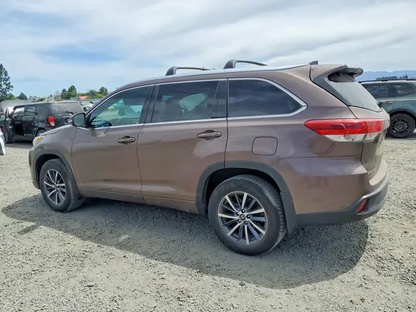 5TDJZRFH1HS457856 2017 TOYOTA HIGHLANDER - Image 2