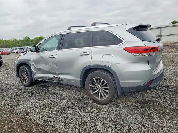 5TDJZRFH1HS460546 2017 TOYOTA HIGHLANDER - Image 2