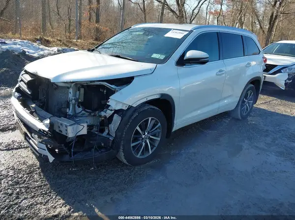 5TDJZRFH1HS473815 2017 TOYOTA HIGHLANDER - Image 2