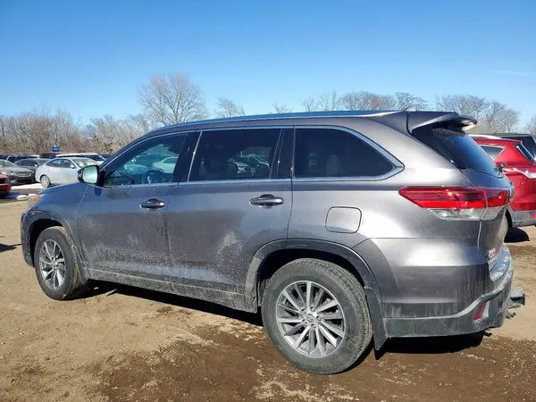 5TDJZRFH1HS476004 2017 TOYOTA HIGHLANDER - Image 2