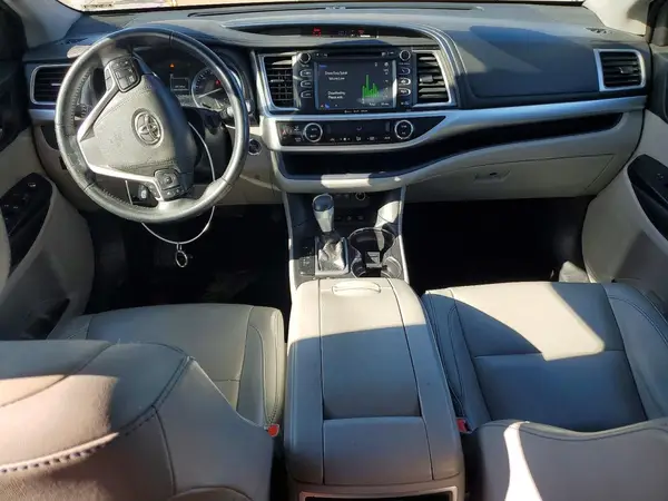 5TDJZRFH1HS476004 2017 TOYOTA HIGHLANDER - Image 8