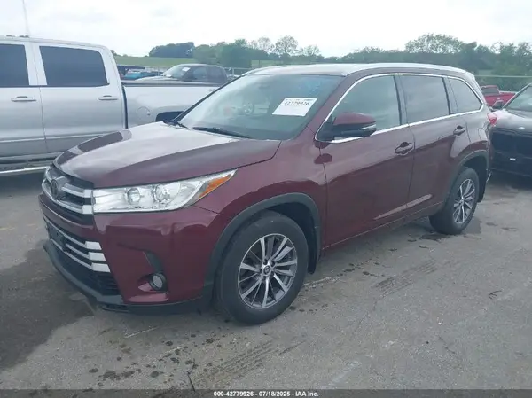 5TDJZRFH1HS477427 2017 TOYOTA HIGHLANDER - Image 2