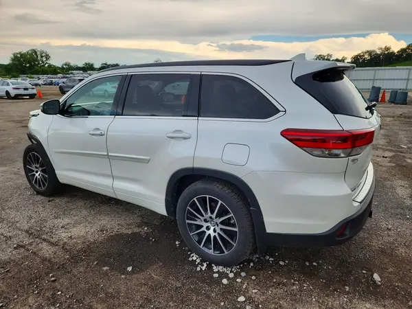 5TDJZRFH1HS481980 2017 TOYOTA HIGHLANDER - Image 2